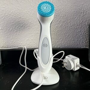 Nu Skin’s LumiSpa IO